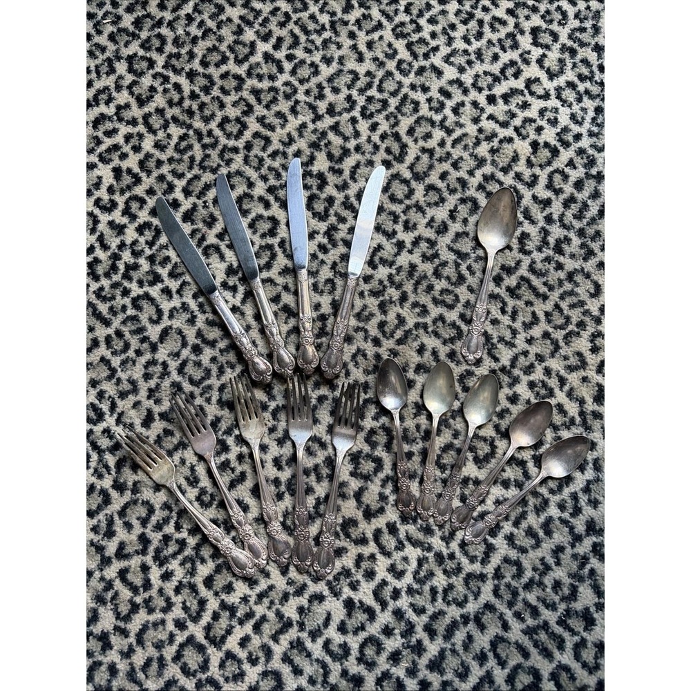 Rogers Bros IS‎ Heritage Silverplate Lot 15 Flatware 4 Kn, 5 Fk, 5 Sp,1 Sev Sp